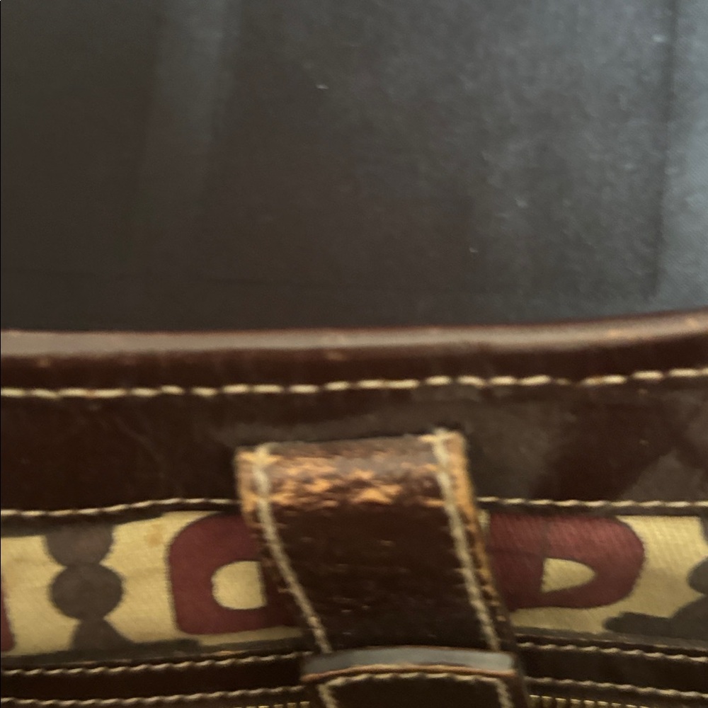 Gucci Brown Hobo Shoulder Bag with Gold Emblem - Picture 5 of 7
